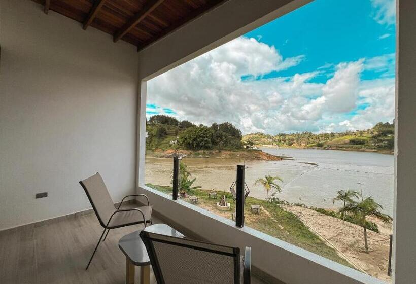 חדר דלוקס לשלושה, Viajero Guatapé Hostel & Lake Club