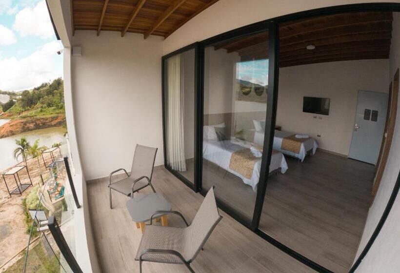 חדר דלוקס לארבעה, Viajero Guatapé Hostel & Lake Club