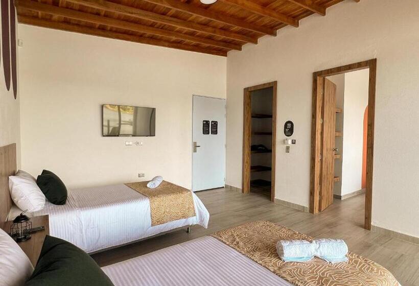 חדר דלוקס לארבעה, Viajero Guatapé Hostel & Lake Club