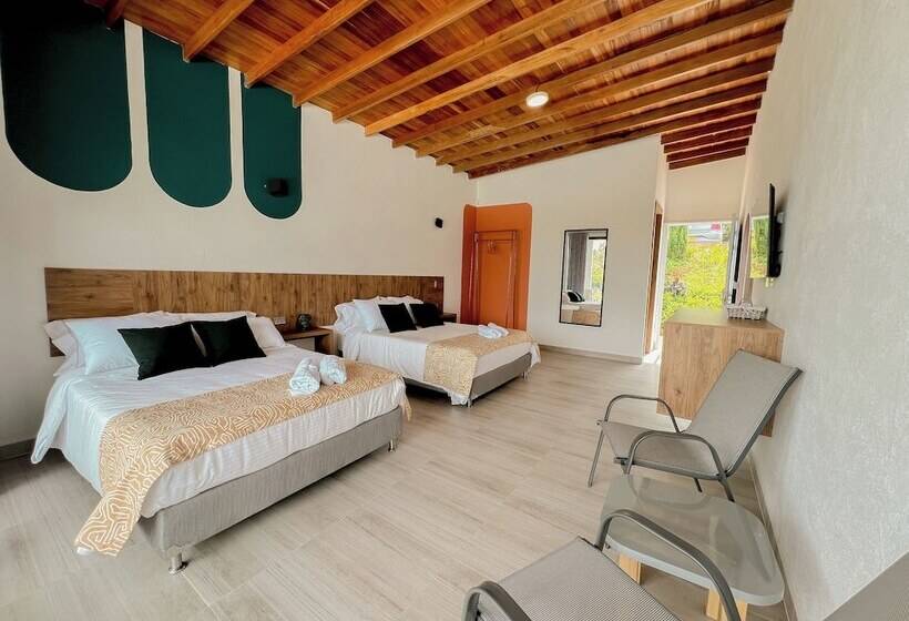 חדר סופריור לשלושה, Viajero Guatapé Hostel & Lake Club