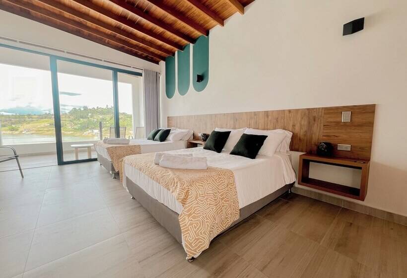 חדר סופריור לשלושה, Viajero Guatapé Hostel & Lake Club