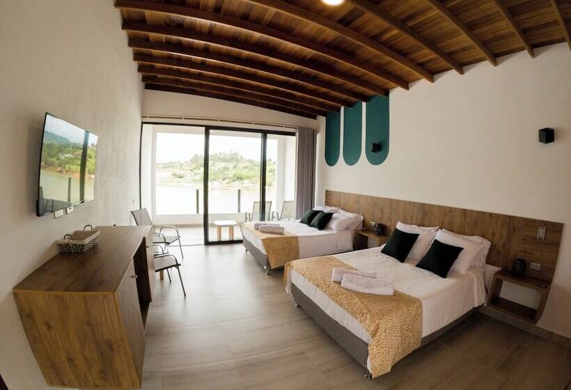 חדר סופריור לארבעה, Viajero Guatapé Hostel & Lake Club