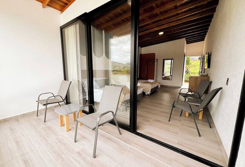 חדר סופריור לארבעה, Viajero Guatapé Hostel & Lake Club