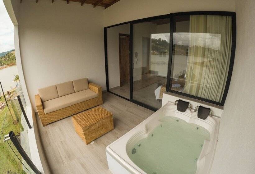 חדר דלוקס לשלושה, Viajero Guatapé Hostel & Lake Club