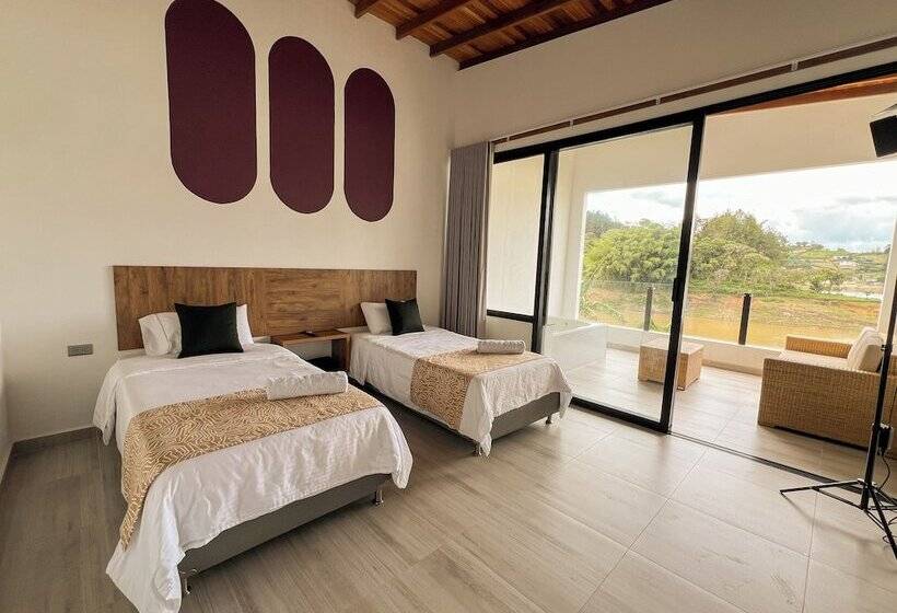 חדר דלוקס לארבעה, Viajero Guatapé Hostel & Lake Club
