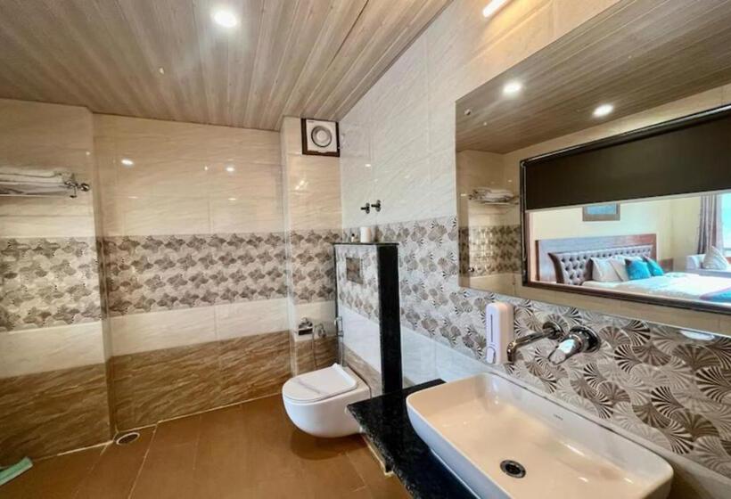 デラックスルーム, Goroomgo Hotel Bd Resort Manali Excellent Stay With Family, Parking Facilities