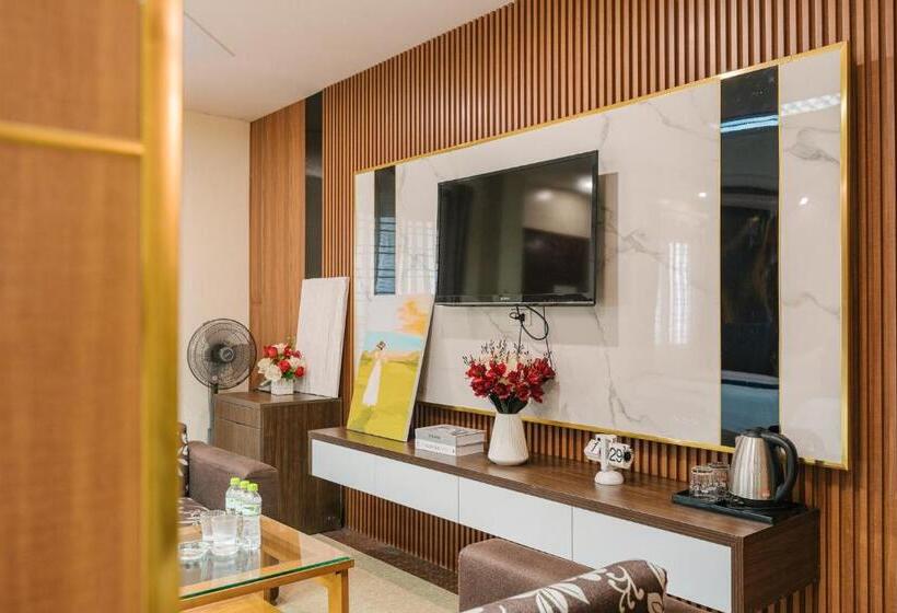 استودیو خانوادگی, Thao Minh New Star