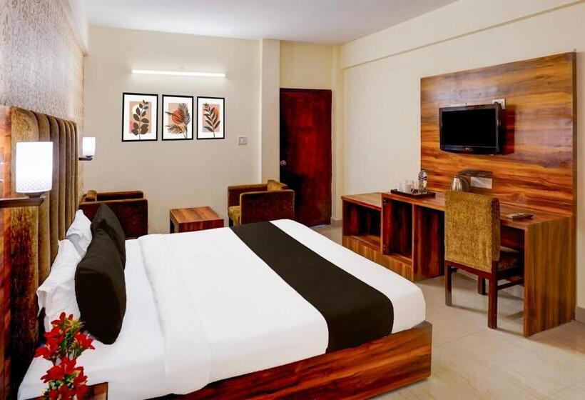 סוויטה, Townhouse Oak Clock Tower Formerly Hotel Ambassador