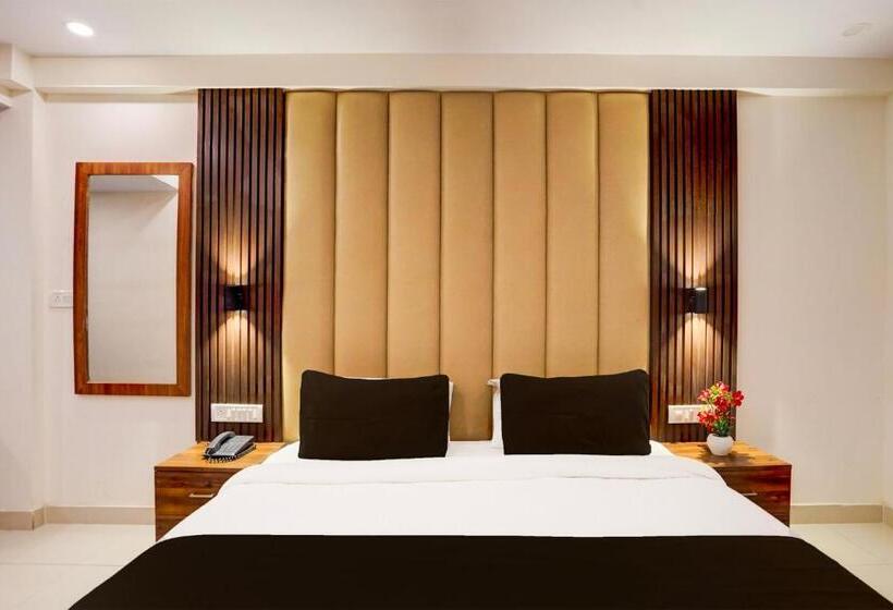 סוויטה, Townhouse Oak Clock Tower Formerly Hotel Ambassador