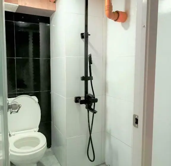 エコノミールーム, 8hostel
