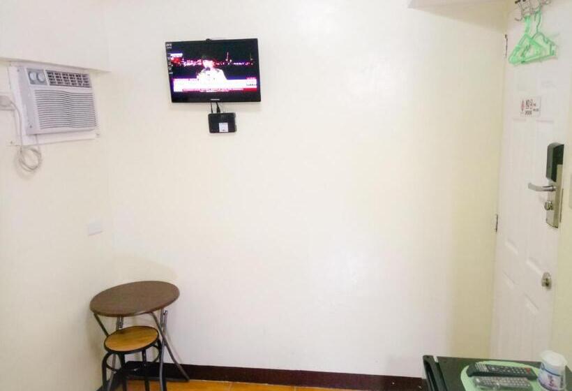 اتاق اکونومی, 8hostel