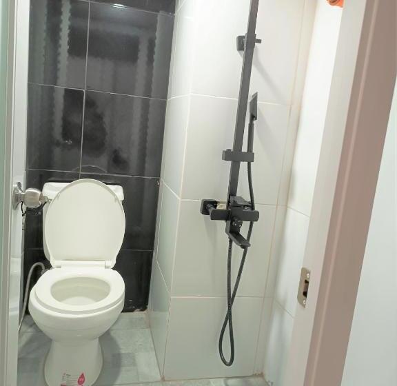 اتاق اکونومی, 8hostel