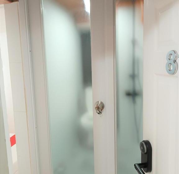 经济房, 8hostel