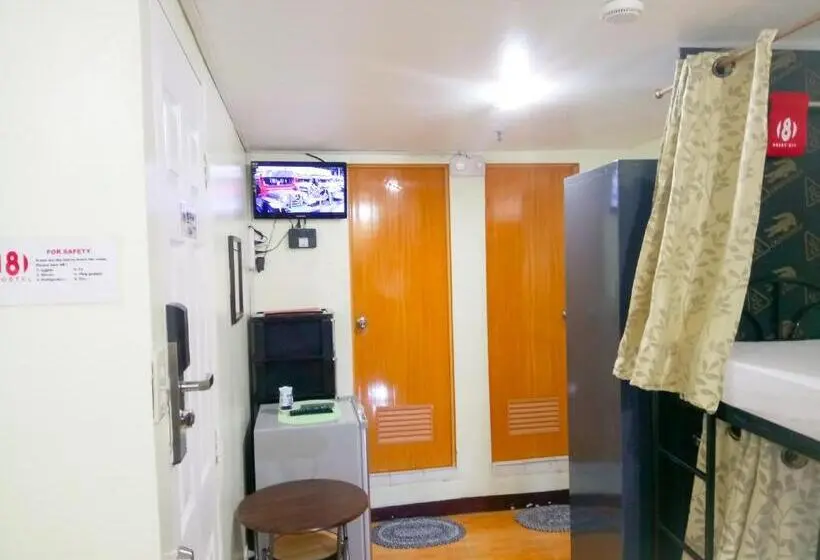 ルームシェアのワンベッド, 8hostel