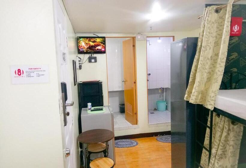 تختخواب در اتاق مشترک, 8hostel