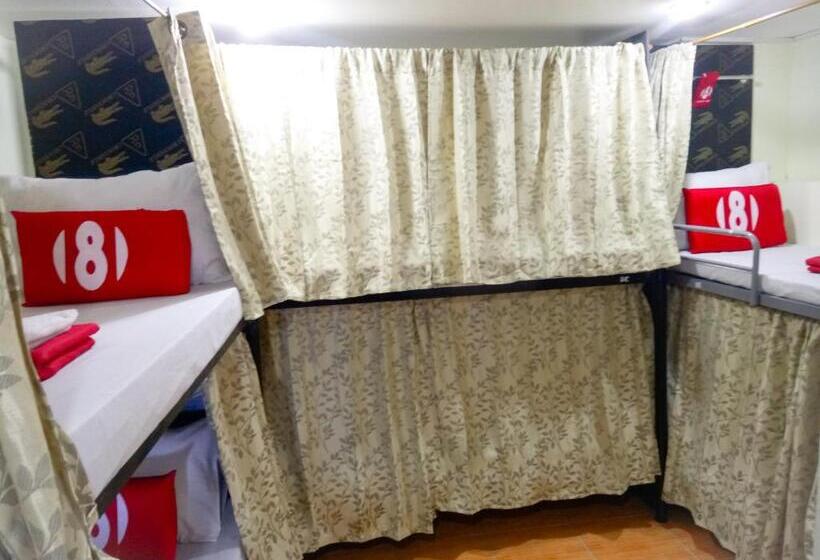 تختخواب در اتاق مشترک, 8hostel