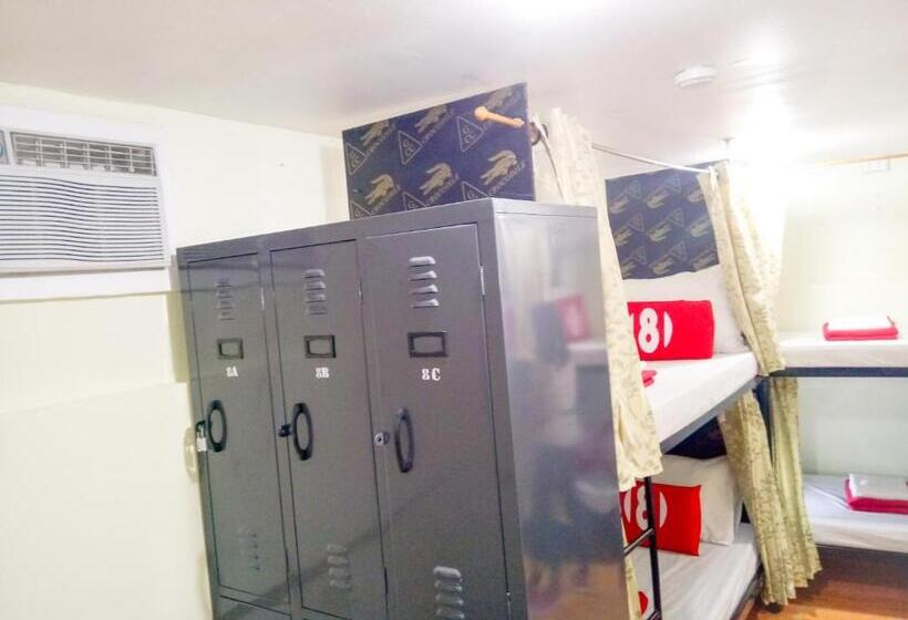 تختخواب در اتاق مشترک, 8hostel