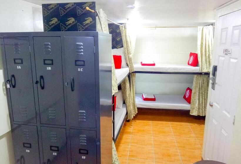 تختخواب در اتاق مشترک, 8hostel