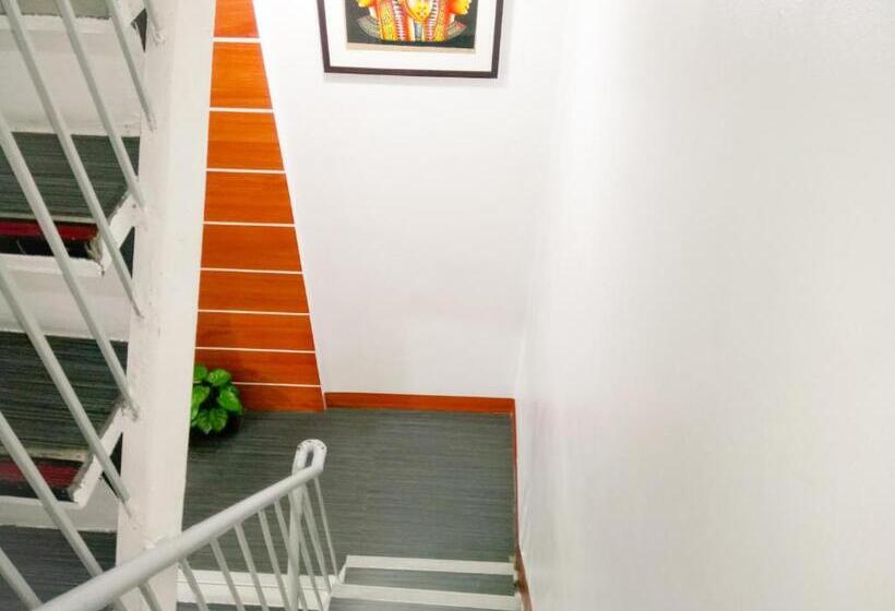 共用房间的床, 8hostel