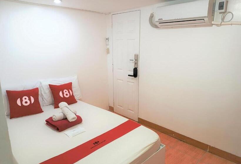 اتاق اکونومی, 8hostel