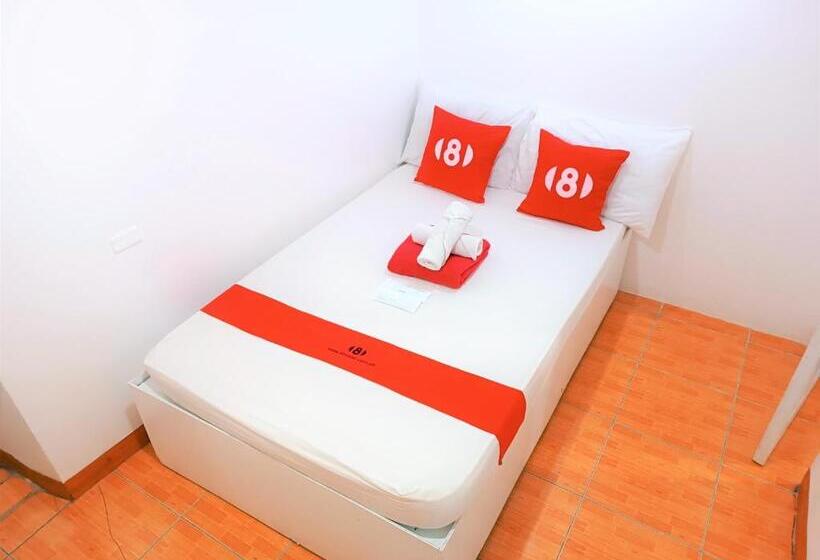 اتاق اکونومی, 8hostel