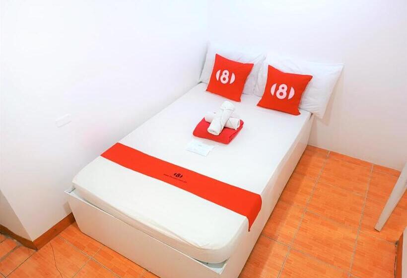 اتاق اکونومی, 8hostel