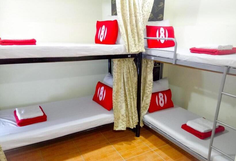 تختخواب در اتاق مشترک, 8hostel