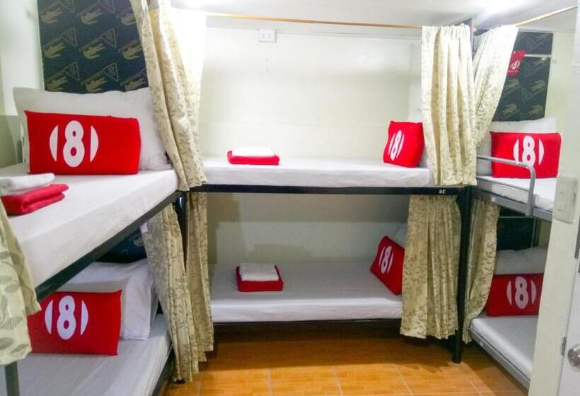 تختخواب در اتاق مشترک, 8hostel