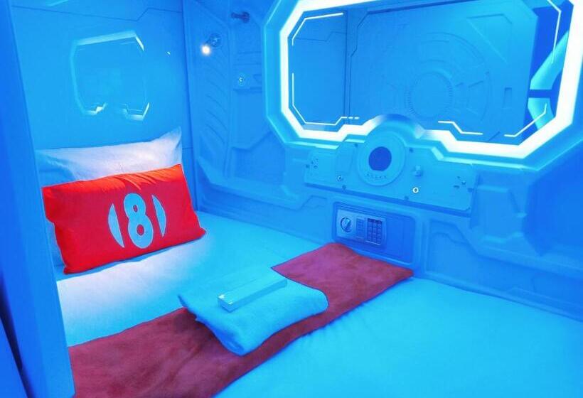 共用房间的床, 8hostel