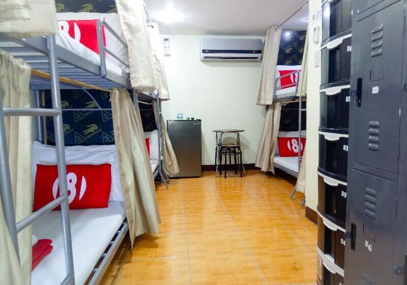 تختخواب در اتاق مشترک, 8hostel