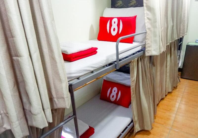 تختخواب در اتاق مشترک, 8hostel