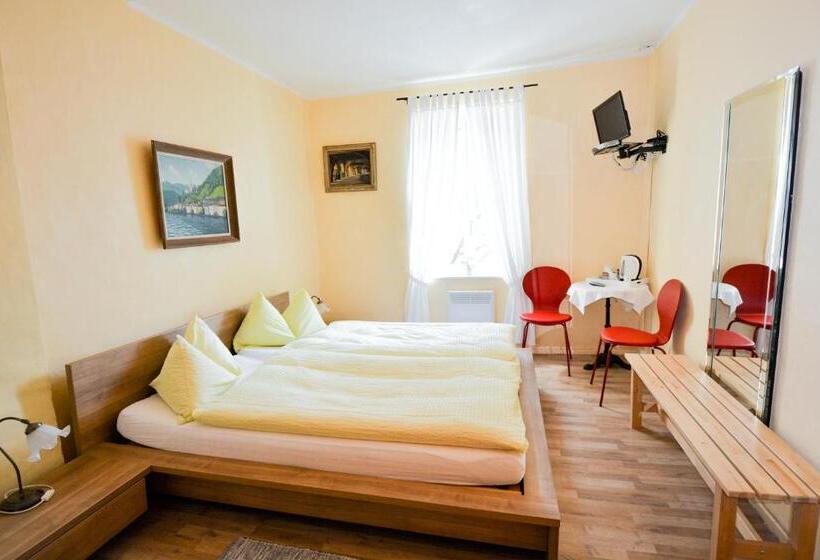 标准间, Al Battello