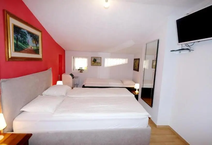Standard Kolmen Hengen Huone, Al Battello