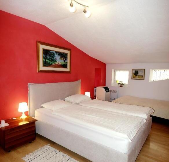 标准三人间, Al Battello