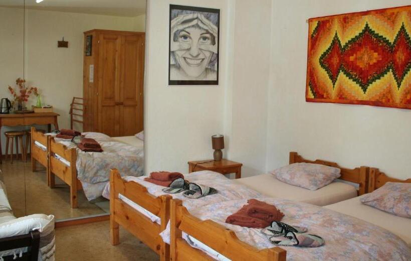 غرفة قياسية حمام مشترك, Bnb Claudy Et Elizabeth Michellod Dutheil