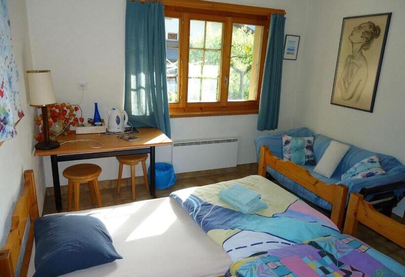 غرفة قياسية حمام مشترك, Bnb Claudy Et Elizabeth Michellod Dutheil