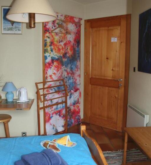 غرفة قياسية فردية حمام مشترك, Bnb Claudy Et Elizabeth Michellod Dutheil