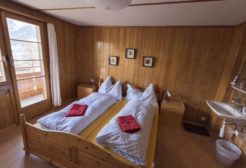 标准三人间, Guesthouse Alive