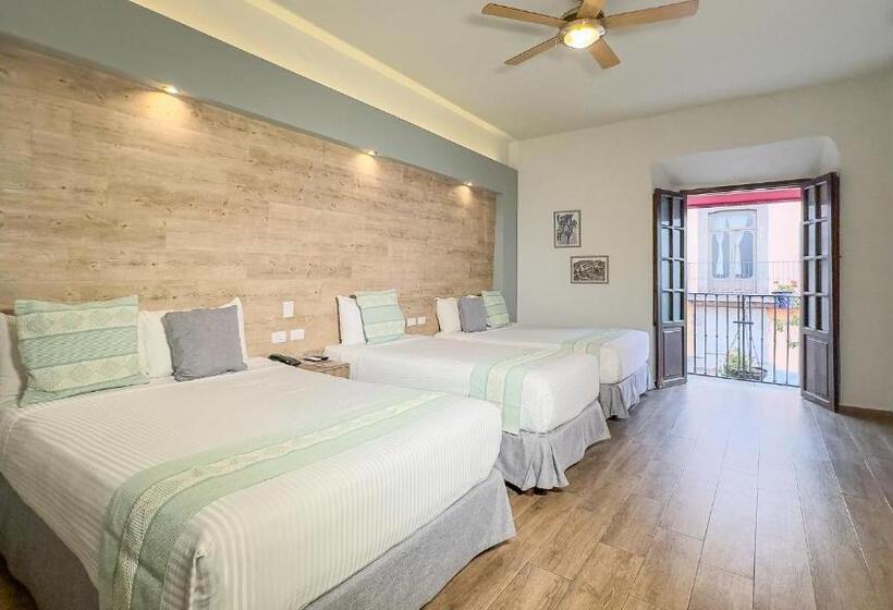 Трехместный Номер Стандарт с Балконом, Hidalgo