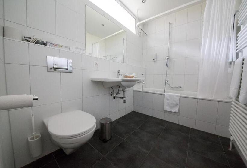 חדר משפחתי, Le Mont Vully   Hôtel Restaurant