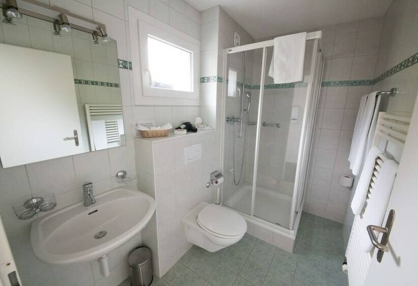 חדר סטנדרט נוף לאגם, Le Mont Vully   Hôtel Restaurant