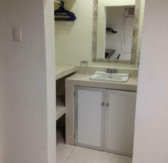 غرفة قياسية فردية, Moreno