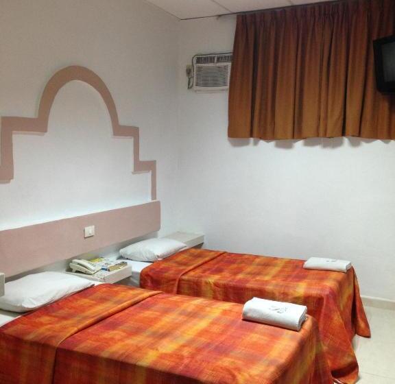 غرفة قياسية ثلاثية, Moreno