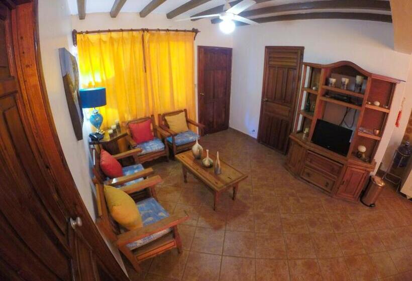 بنجلو سوبيريور, Posada Pablo De Tarso