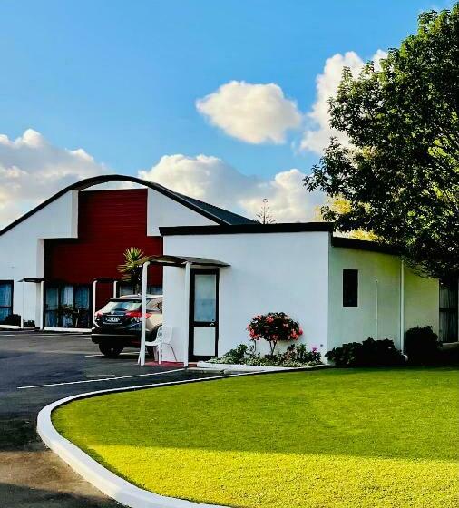 家庭间, Cascades Motor Lodge