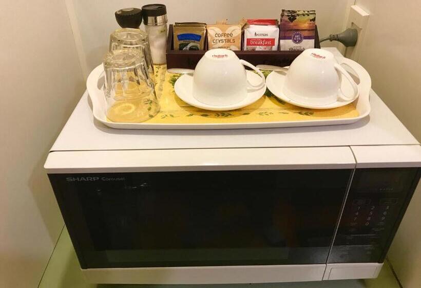 标准工作室, Cascades Motor Lodge