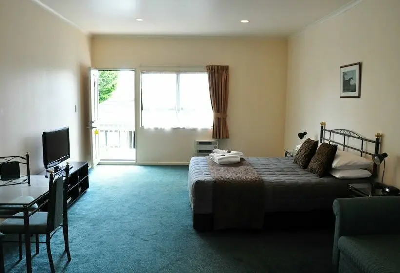Executive-studio, O Reillys Motel