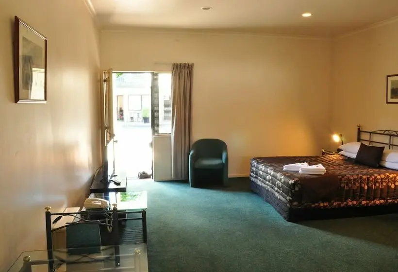 Standard-studio, O Reillys Motel