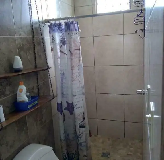 Camera Familiare, Pacasa Hostel
