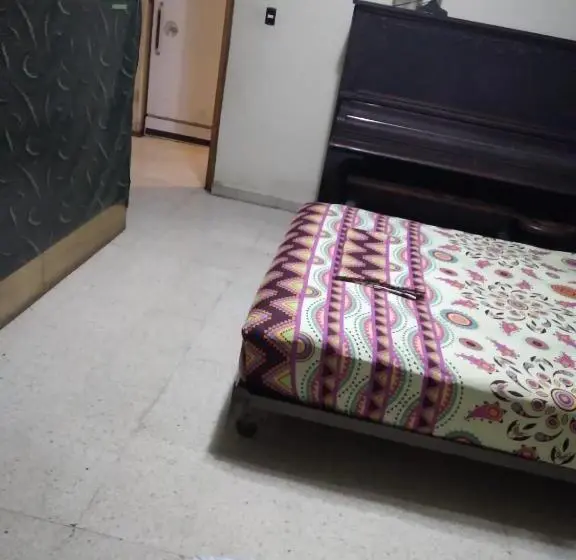 Camera Economy, Pacasa Hostel